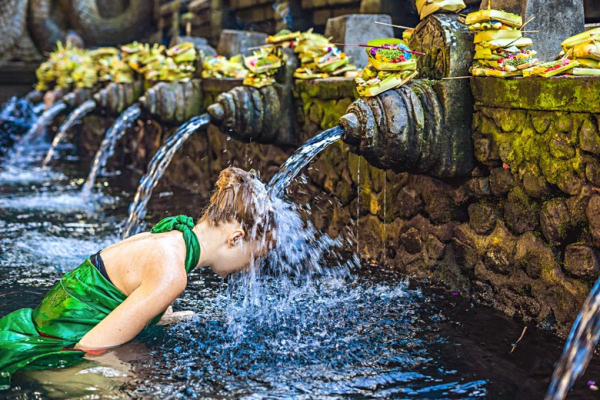 Tirta Empul — Đền Suối Thiêng Bali: Nghi Lễ Tắm Thanh Tẩy Là Gì