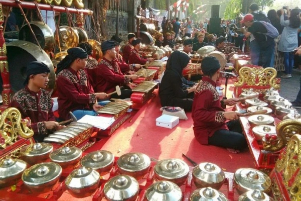 Nghệ Thuật Và Âm Nhạc Truyền Thống Bali: Gamelan, Điêu Khắc Gỗ Và Hội Họa