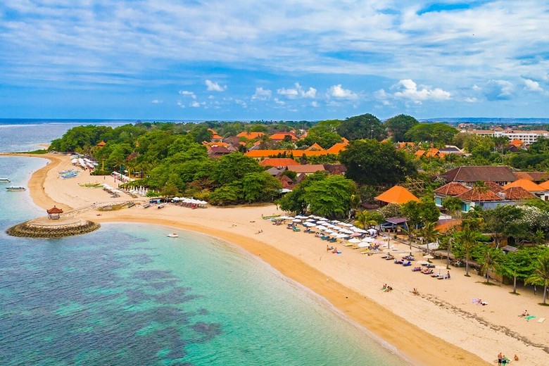 Con đường ven biển Sanur buổi sáng sớm, yên bình và thư giãn