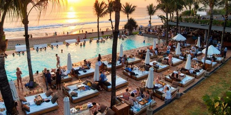 Hoàng hôn nhìn từ Potato Head Beach Club tại Seminyak