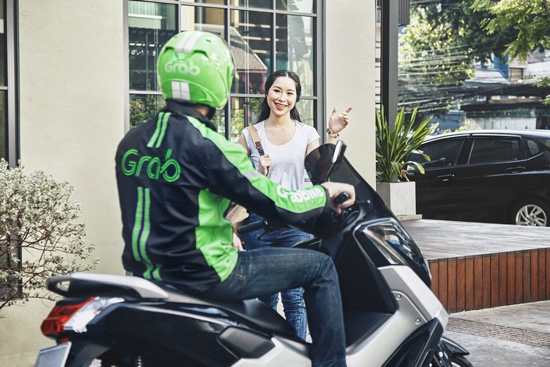 Tài xế Grab đang đón khách tại khu Seminyak, Bali